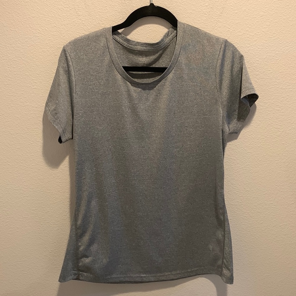 Womens gray tee by icy zone. 95% poly/ 5% spandex. Size M. Excellent condition.